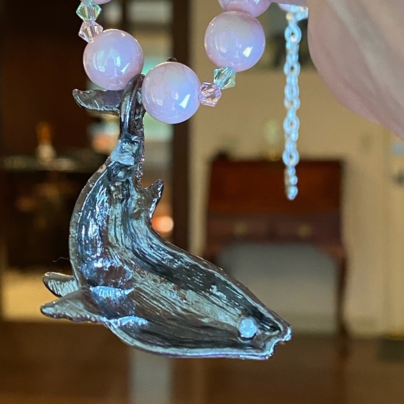 Blingy humpback whale necklace and earrings - Picture 7 of 8